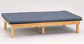 Platform w/ Removable Mat 21in High, Natural Hardwood