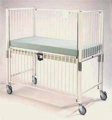 Child Crib w/ Safety Extender